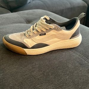 Womens Vans UltraRange size 9.5